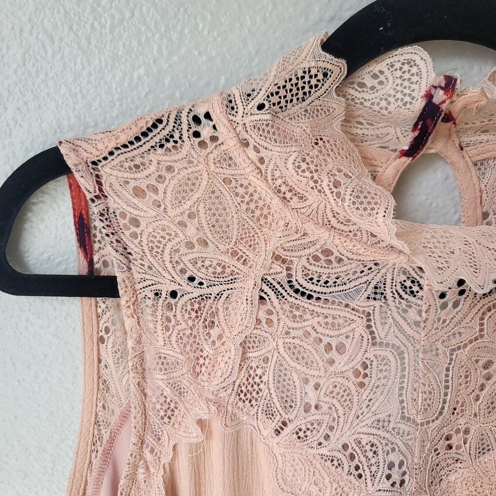 Mystree Sleeveless Floral Lace Mini Dress Size Medium Color Pink Floral